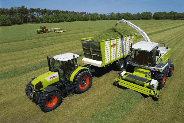 JOSILAC machines harvesting grass